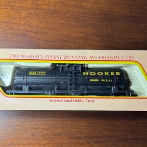 IHC HOOKER Gas HO Scale Tanker Train Car (New)